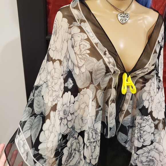 Vintage Dark Floral Sheer Shall Scarf - Picture 4 of 4